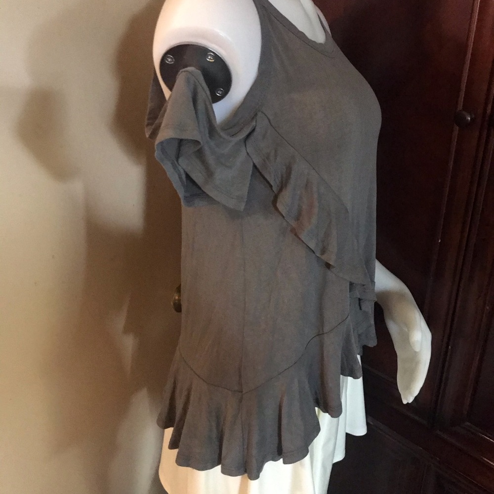 🆕 I Joah Gray Asymmetrical Top-Small - Picture 4 of 7
